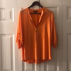 Light weight coral quarter sleeve top